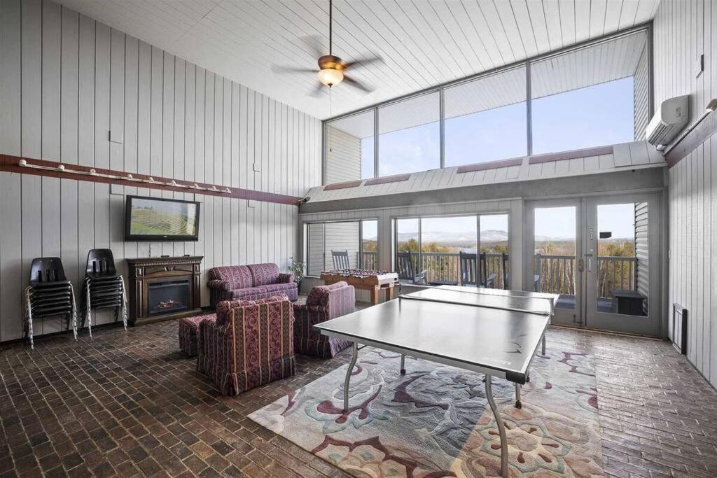 Cute Cedar Lodge Studio With Balcony & Lake Views! Laconia Exterior photo